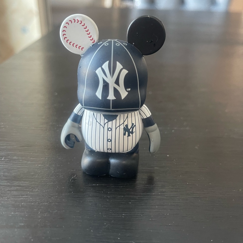 Disney Vinylmation New York Yankees Vinyl Figure - Picture 1 of 4